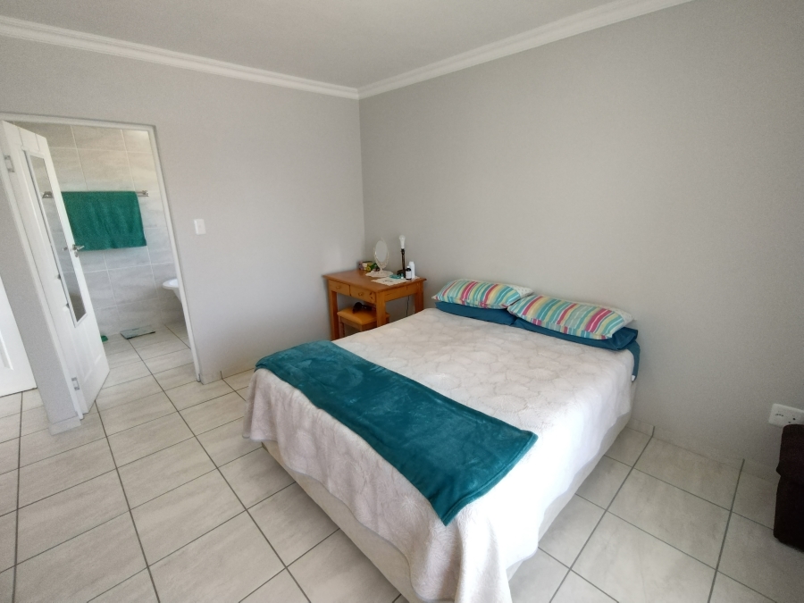 3 Bedroom Property for Sale in Wavecrest Eastern Cape